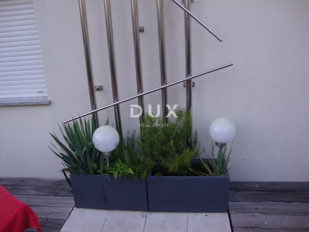 NOVI VINODOLSKI – Elegante casa di 191 m2, a 40 m dal mare