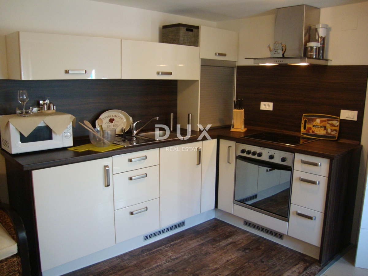 NOVI VINODOLSKI – Elegante casa di 191 m2, a 40 m dal mare