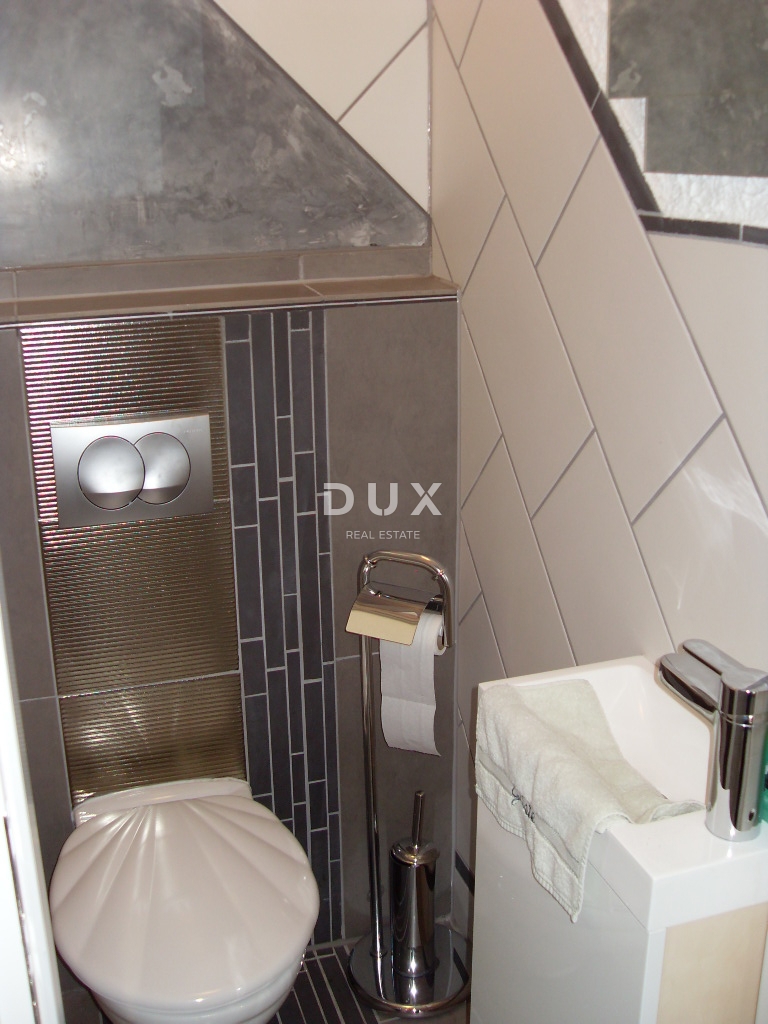 NOVI VINODOLSKI – Elegante casa di 191 m2, a 40 m dal mare