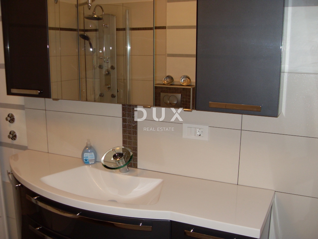 NOVI VINODOLSKI – Elegante casa di 191 m2, a 40 m dal mare