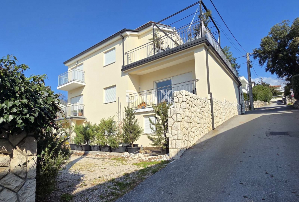 NOVI VINODOLSKI – Elegante casa di 191 m2, a 40 m dal mare