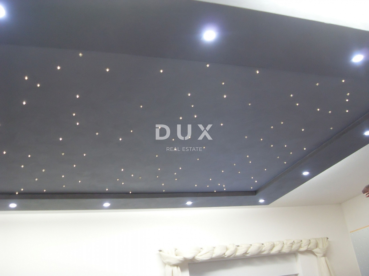 NOVI VINODOLSKI – Elegante casa di 191 m2, a 40 m dal mare