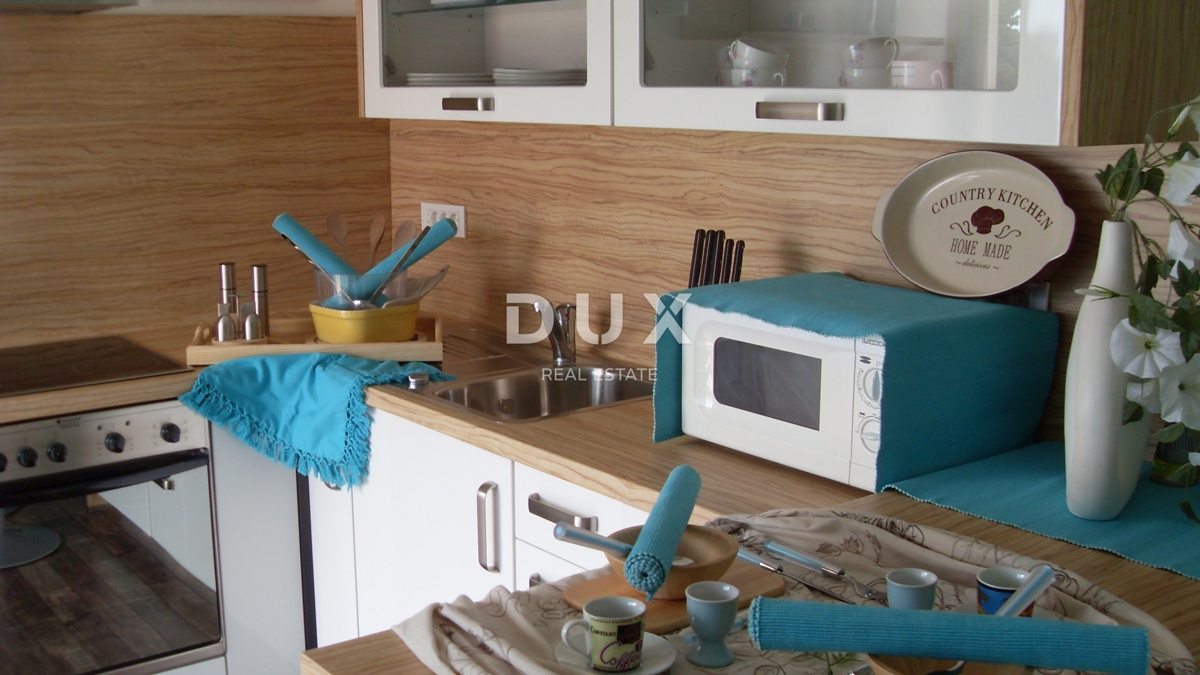 NOVI VINODOLSKI – Elegante casa di 191 m2, a 40 m dal mare