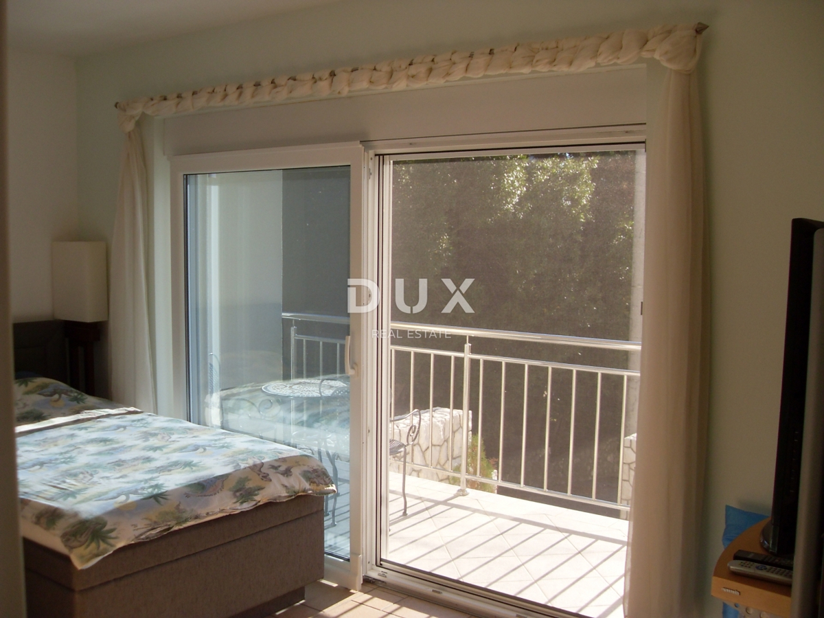 NOVI VINODOLSKI – Elegante casa di 191 m2, a 40 m dal mare