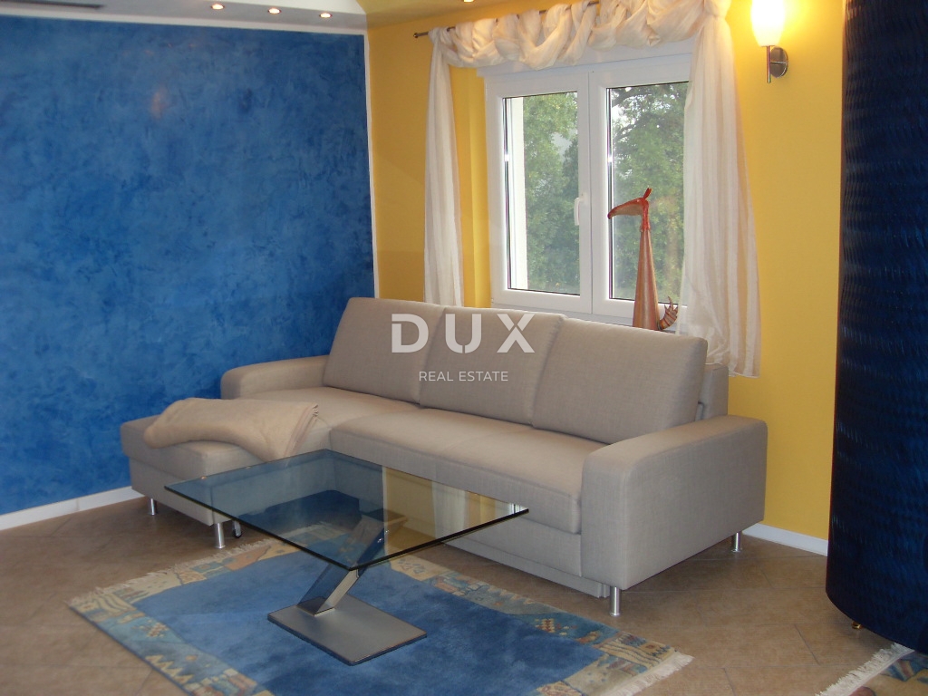 NOVI VINODOLSKI – Elegante casa di 191 m2, a 40 m dal mare