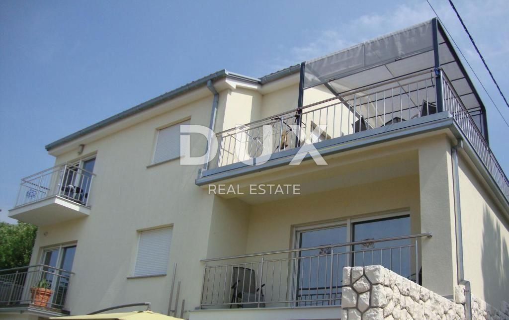 NOVI VINODOLSKI – Elegante casa di 191 m2, a 40 m dal mare