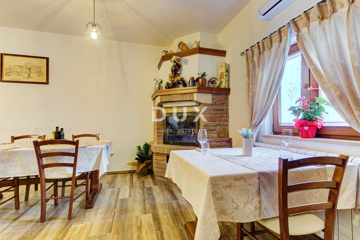 ISTRIA, POREČ - Edificio commerciale con ristorante e unità ricettive