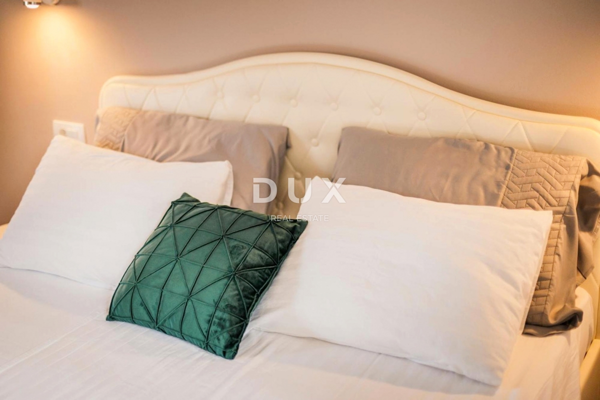 ISTRIA, POREČ - Edificio commerciale con ristorante e unità ricettive