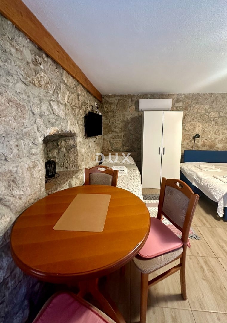 CRIKVENICA, BELGRADO - due appartamenti con vista mare + cortile + casa da ristrutturare! OCCASIONE IMPERDIBILE!!!