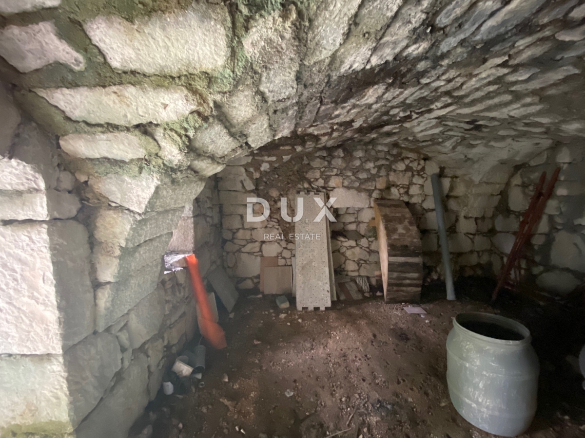 CRIKVENICA, BELGRADO - due appartamenti con vista mare + cortile + casa da ristrutturare! OCCASIONE IMPERDIBILE!!!