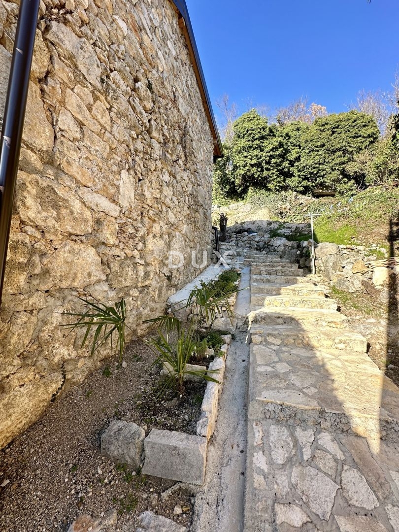 CRIKVENICA, BELGRADO - due appartamenti con vista mare + cortile + casa da ristrutturare! OCCASIONE IMPERDIBILE!!!