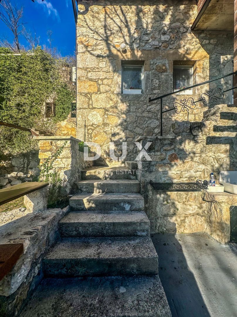 CRIKVENICA, BELGRADO - due appartamenti con vista mare + cortile + casa da ristrutturare! OCCASIONE IMPERDIBILE!!!