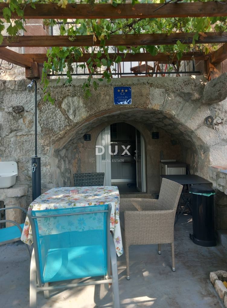 CRIKVENICA, BELGRADO - due appartamenti con vista mare + cortile + casa da ristrutturare! OCCASIONE IMPERDIBILE!!!