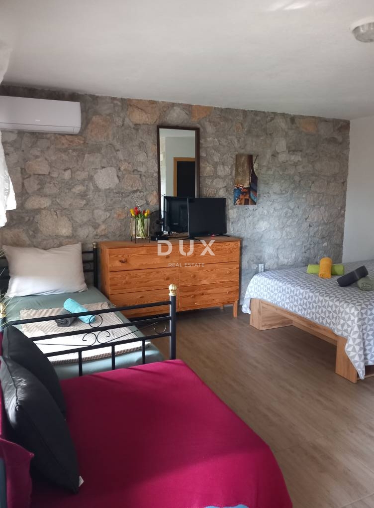 CRIKVENICA, BELGRADO - due appartamenti con vista mare + cortile + casa da ristrutturare! OCCASIONE IMPERDIBILE!!!