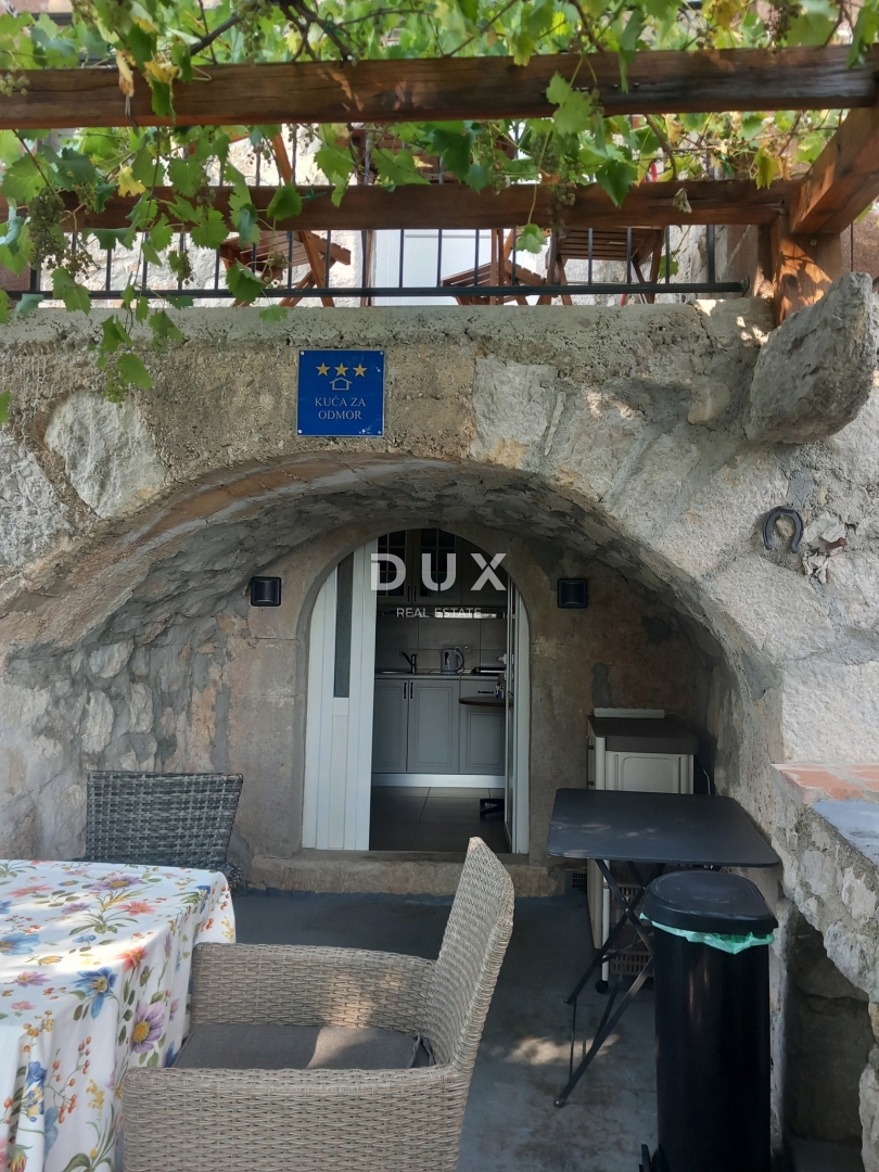 CRIKVENICA, BELGRADO - due appartamenti con vista mare + cortile + casa da ristrutturare! OCCASIONE IMPERDIBILE!!!