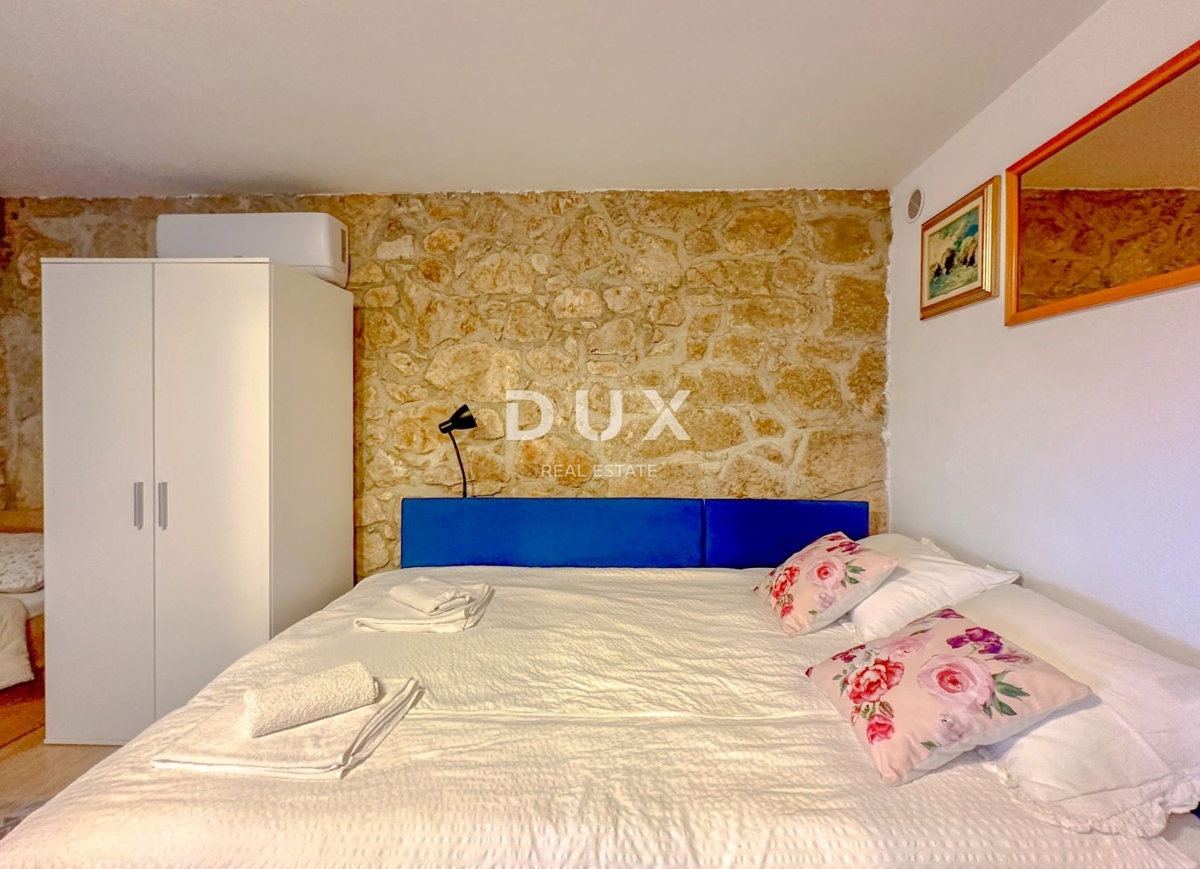 CRIKVENICA, BELGRADO - due appartamenti con vista mare + cortile + casa da ristrutturare! OCCASIONE IMPERDIBILE!!!