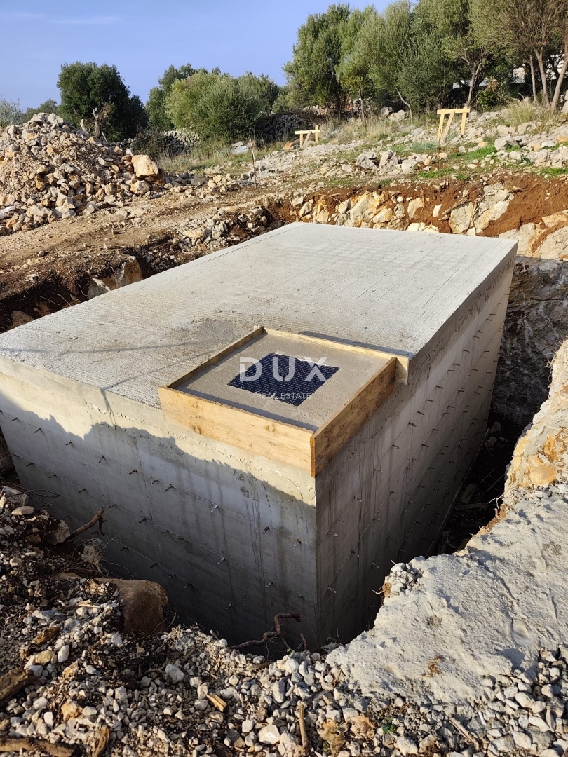 ISOLA DI PAG, LUN - OPPORTUNITÀ! Terreno con permesso di costruire per una villa