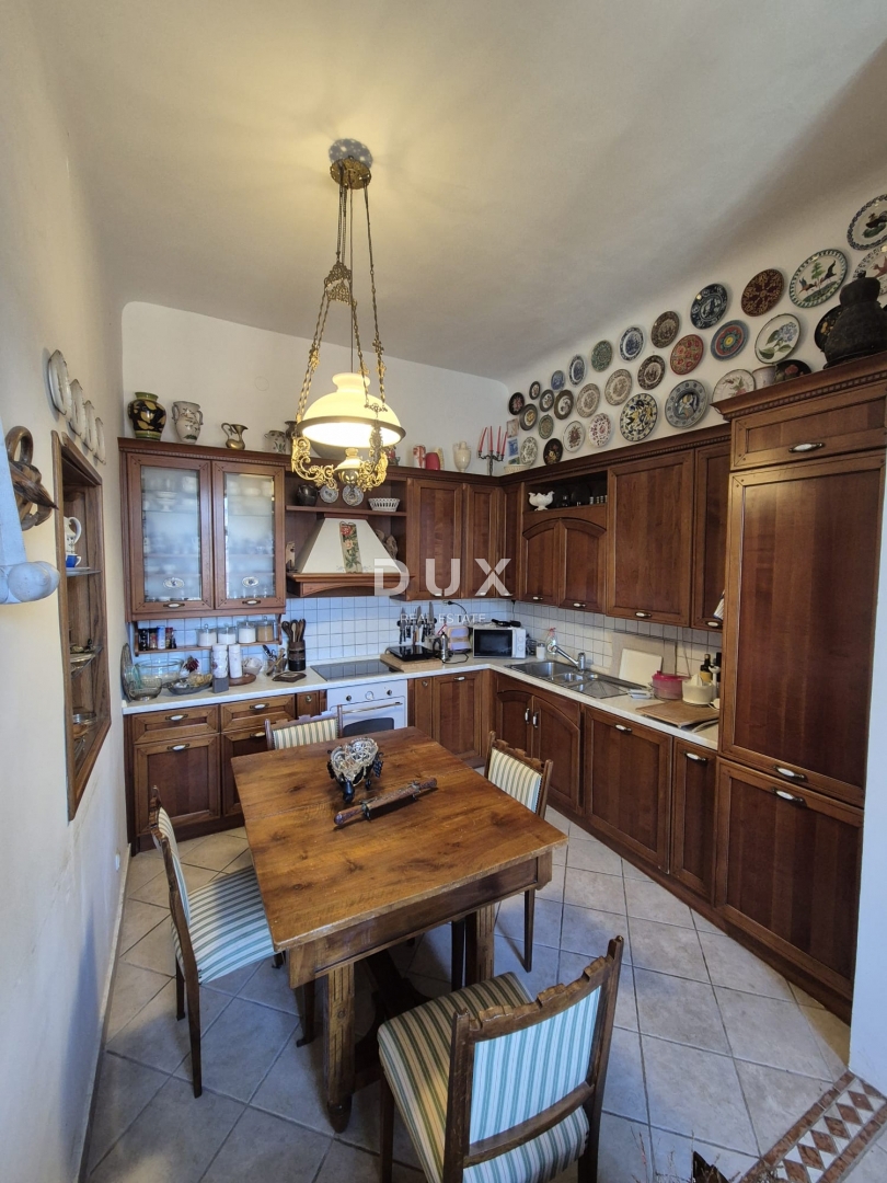 ISTRIA, POLA - Appartamento in stile austro-ungarico di grande pregio