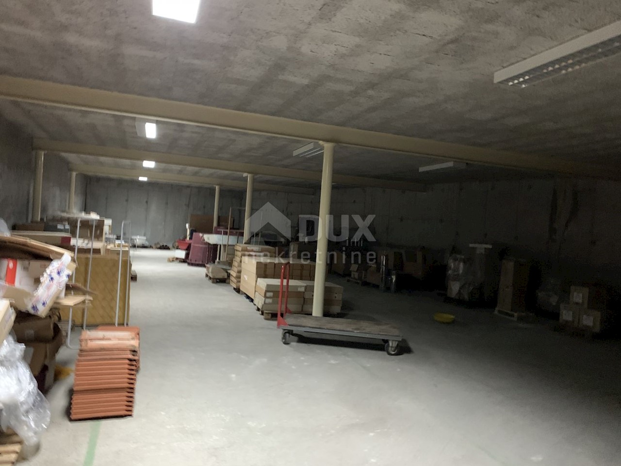 Locale commerciale Martinšćica, Kostrena, 1.162m2