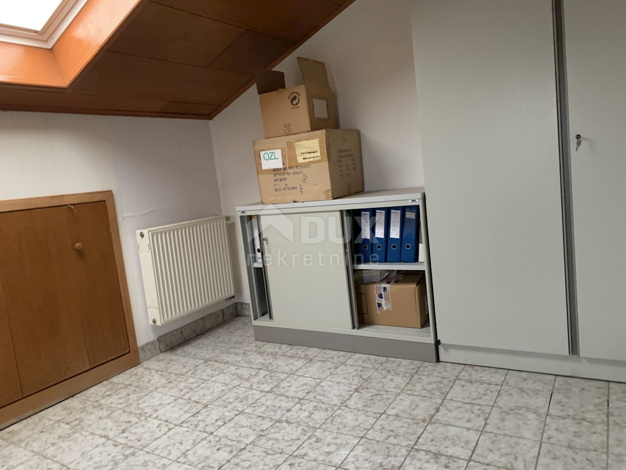 Locale commerciale Martinšćica, Kostrena, 1.162m2