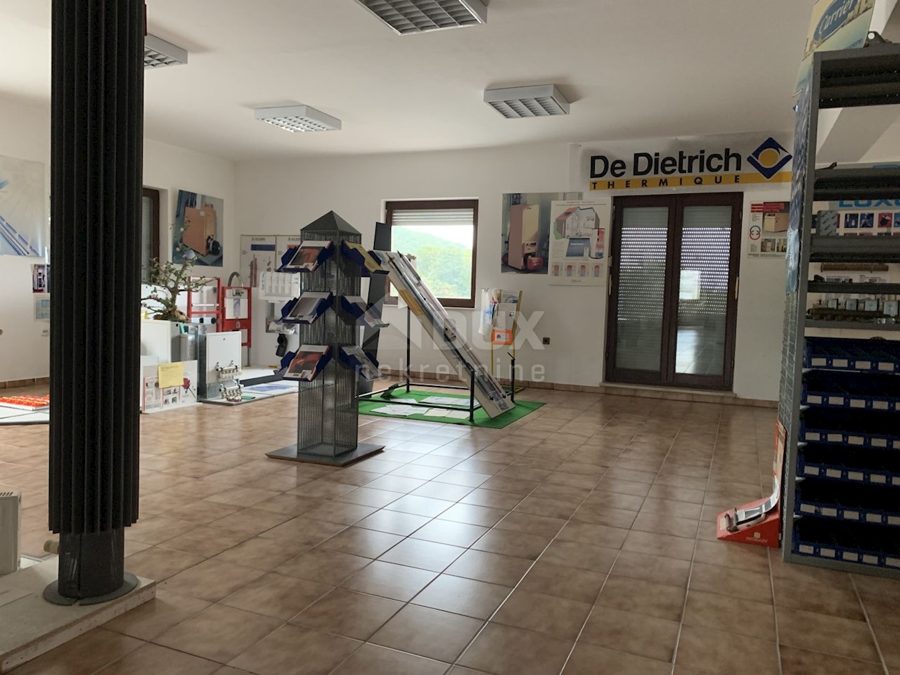 Locale commerciale Martinšćica, Kostrena, 1.162m2