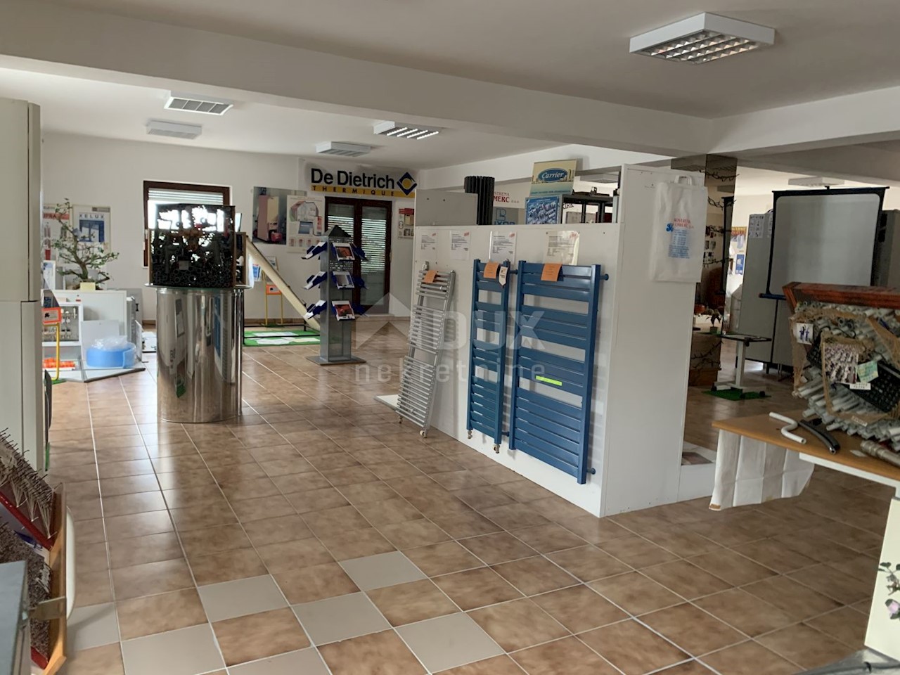 Locale commerciale Martinšćica, Kostrena, 1.162m2