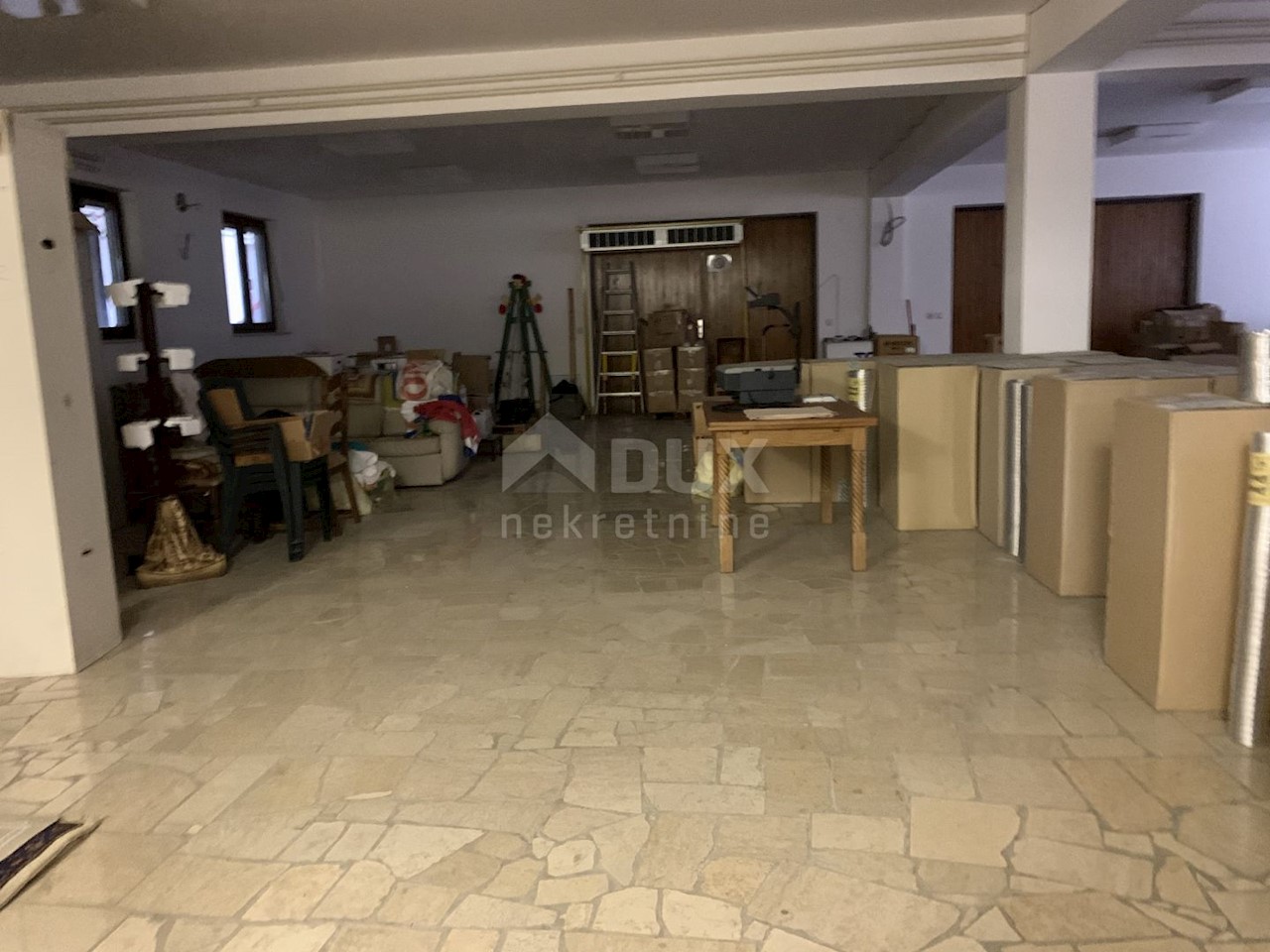 Locale commerciale Martinšćica, Kostrena, 1.162m2