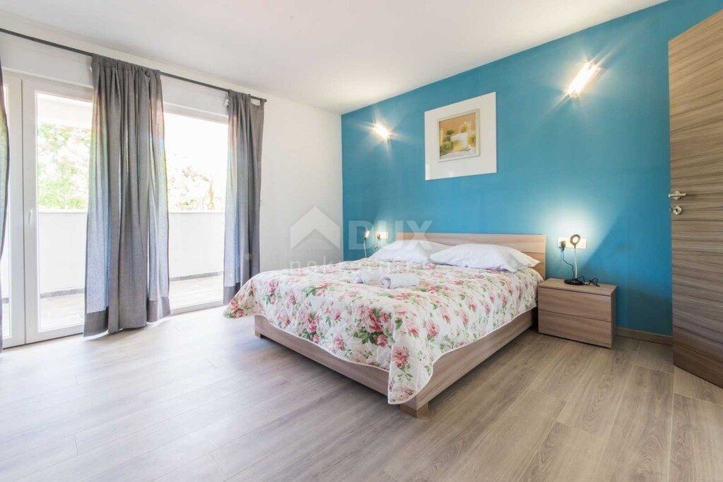ISTRIA, LABIN - Nuova villa con piscina e giardino paesaggistico