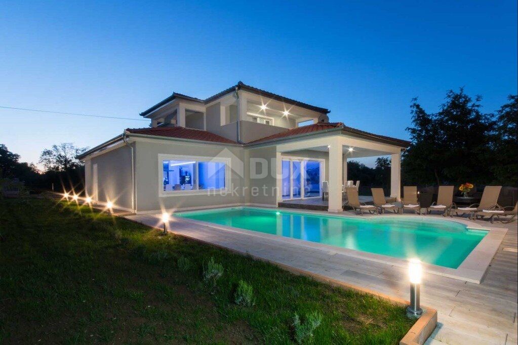 ISTRIA, LABIN - Nuova villa con piscina e giardino paesaggistico