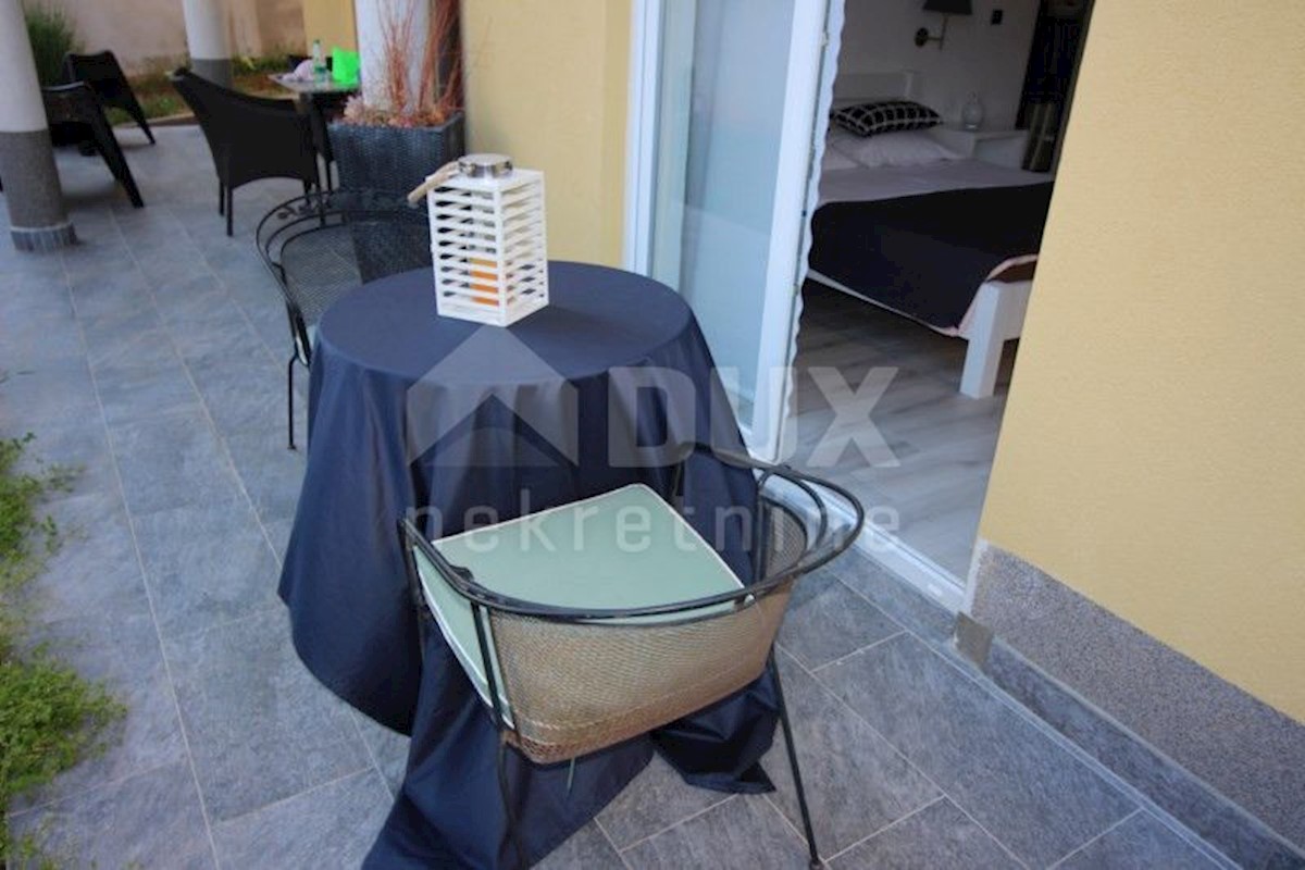ISTRIA, MEDULIN Palazzina a Pjescana uvala con vista mare