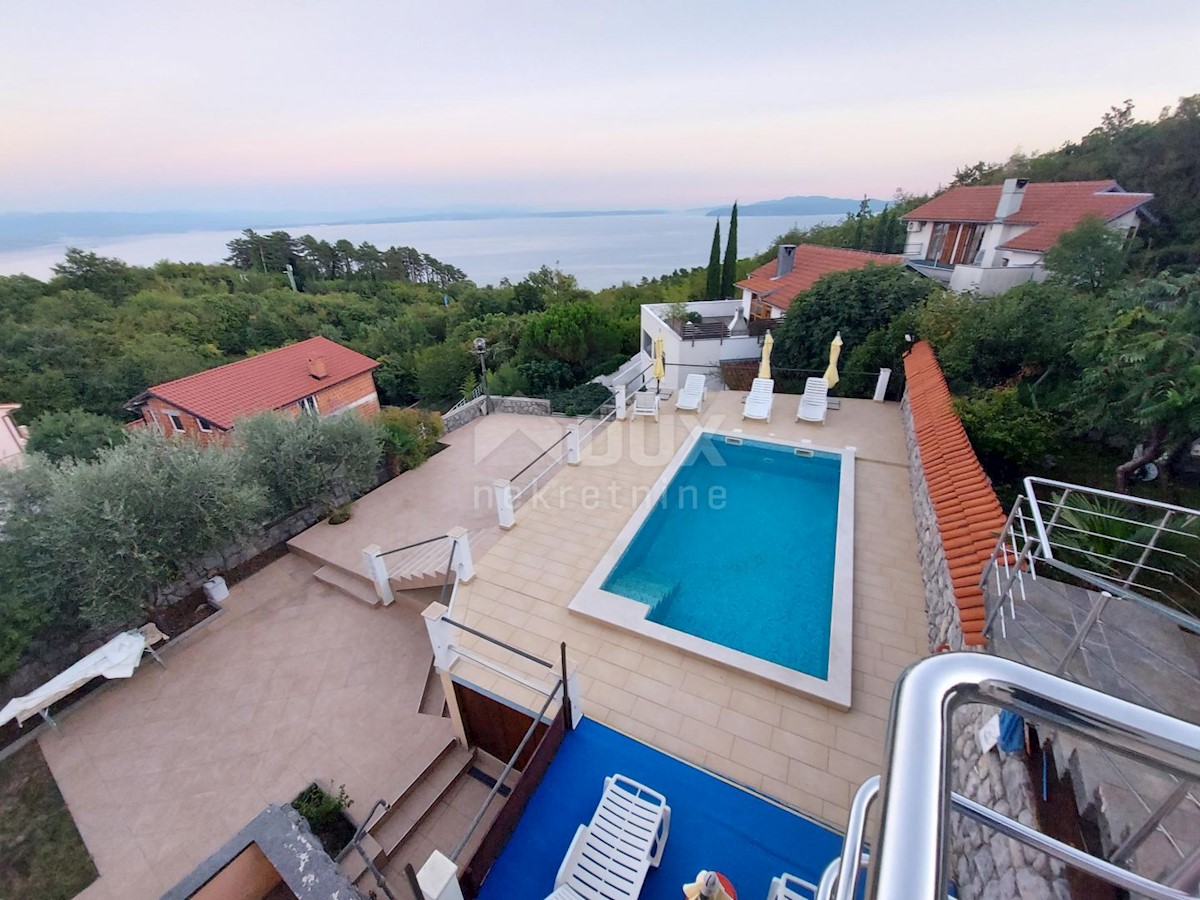 OPATIJA, VEPRINAC - villa 1000m2 con vista mare, 6 appartamenti e piscina + ambiente 1000m2