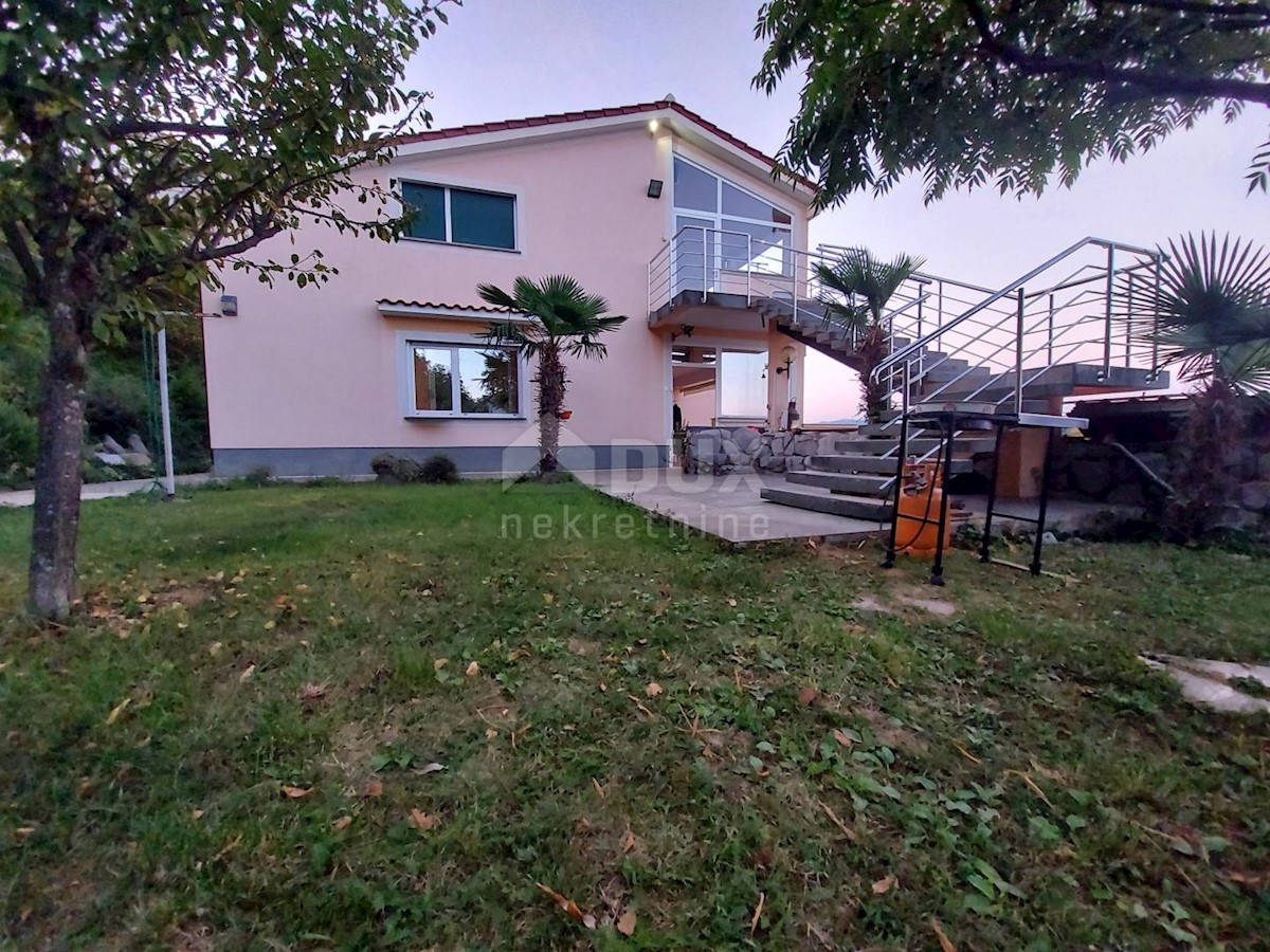 OPATIJA, VEPRINAC - villa 1000m2 con vista mare, 6 appartamenti e piscina + ambiente 1000m2