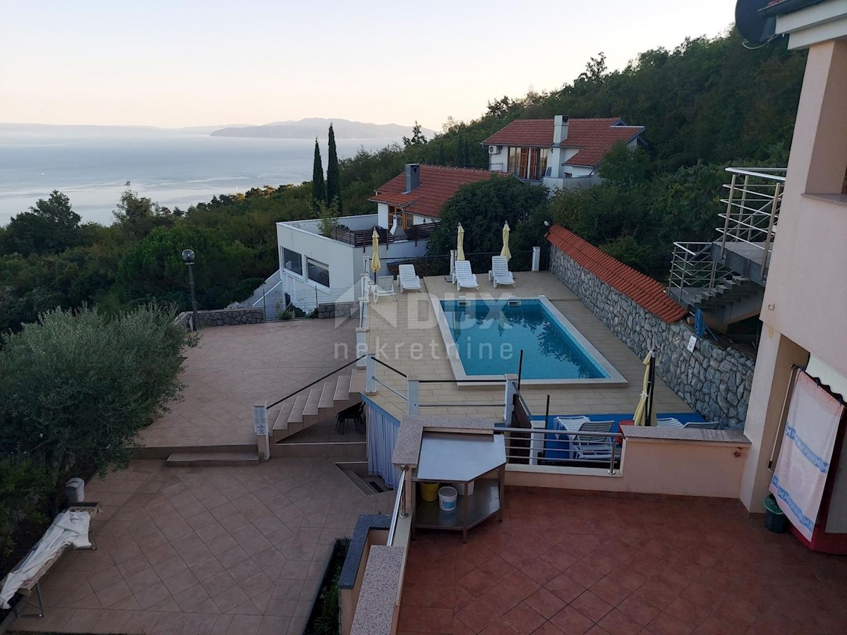 OPATIJA, VEPRINAC - villa 1000m2 con vista mare, 6 appartamenti e piscina + ambiente 1000m2