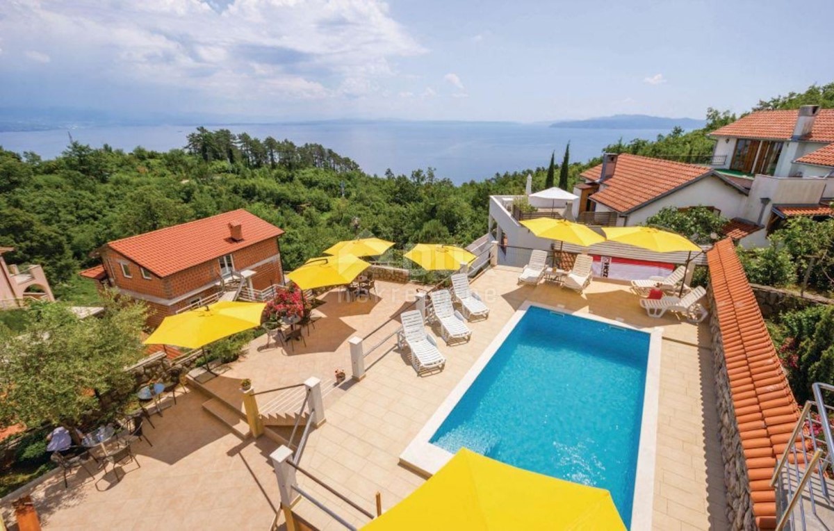 OPATIJA, VEPRINAC - villa 1000m2 con vista mare, 6 appartamenti e piscina + ambiente 1000m2