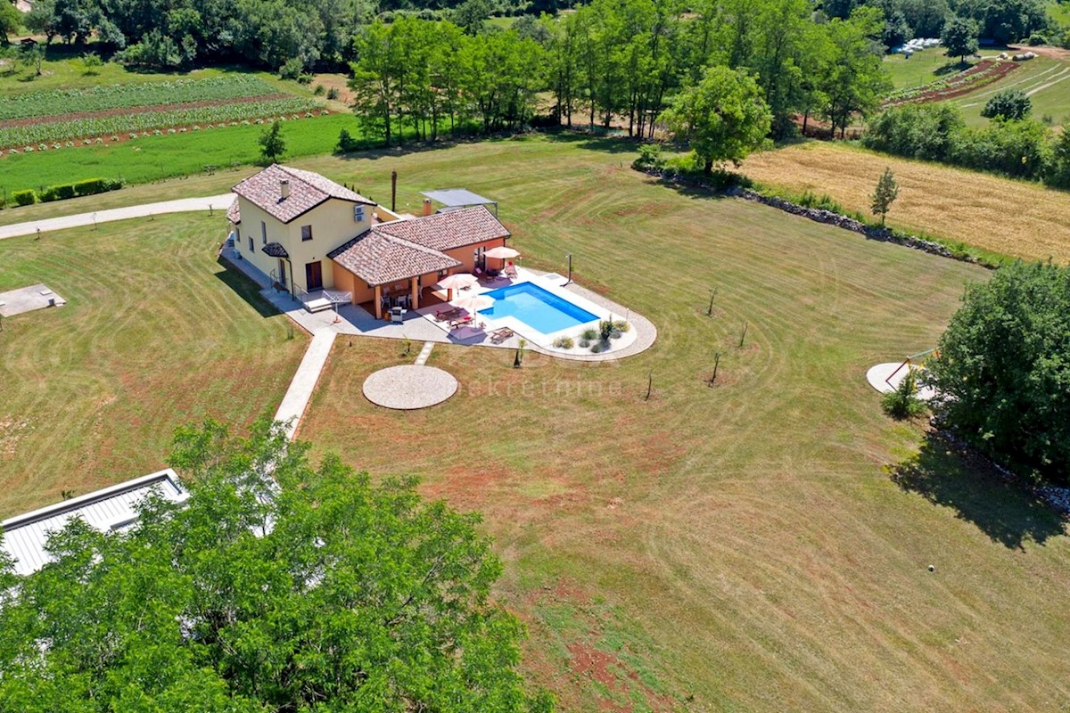 ISTRIA, TINJAN - Affascinante casa su una proprietà spaziosa