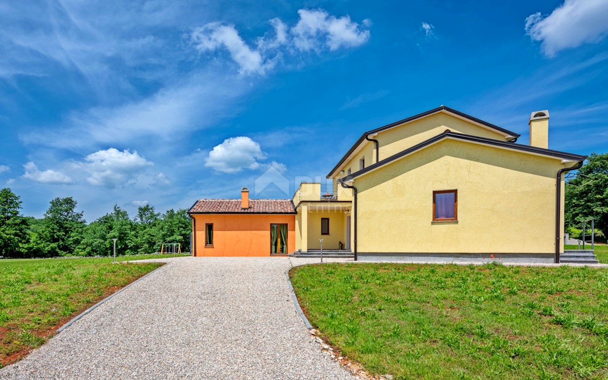 ISTRIA, TINJAN - Affascinante casa su una proprietà spaziosa