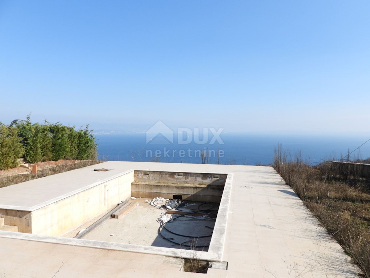 OPATIJA, IČIĆI, ANIČIĆI - villa 500m2, costruzione iniziata (2 unità) con piscina e vista panoramica sul mare + area circostante 2500m2