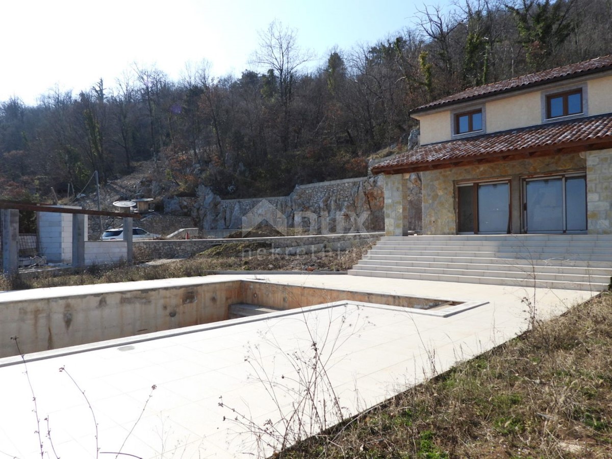 OPATIJA, IČIĆI, ANIČIĆI - villa 500m2, costruzione iniziata (2 unità) con piscina e vista panoramica sul mare + area circostante 2500m2