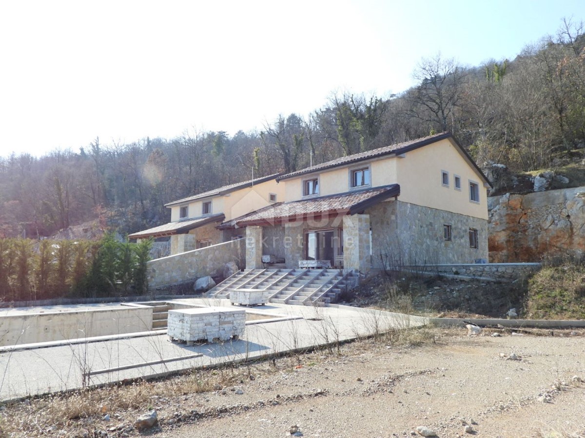 OPATIJA, IČIĆI, ANIČIĆI - villa 500m2, costruzione iniziata (2 unità) con piscina e vista panoramica sul mare + area circostante 2500m2