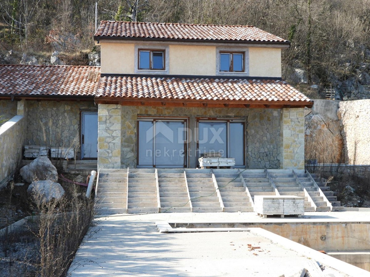 OPATIJA, IČIĆI, ANIČIĆI - villa 500m2, costruzione iniziata (2 unità) con piscina e vista panoramica sul mare + area circostante 2500m2