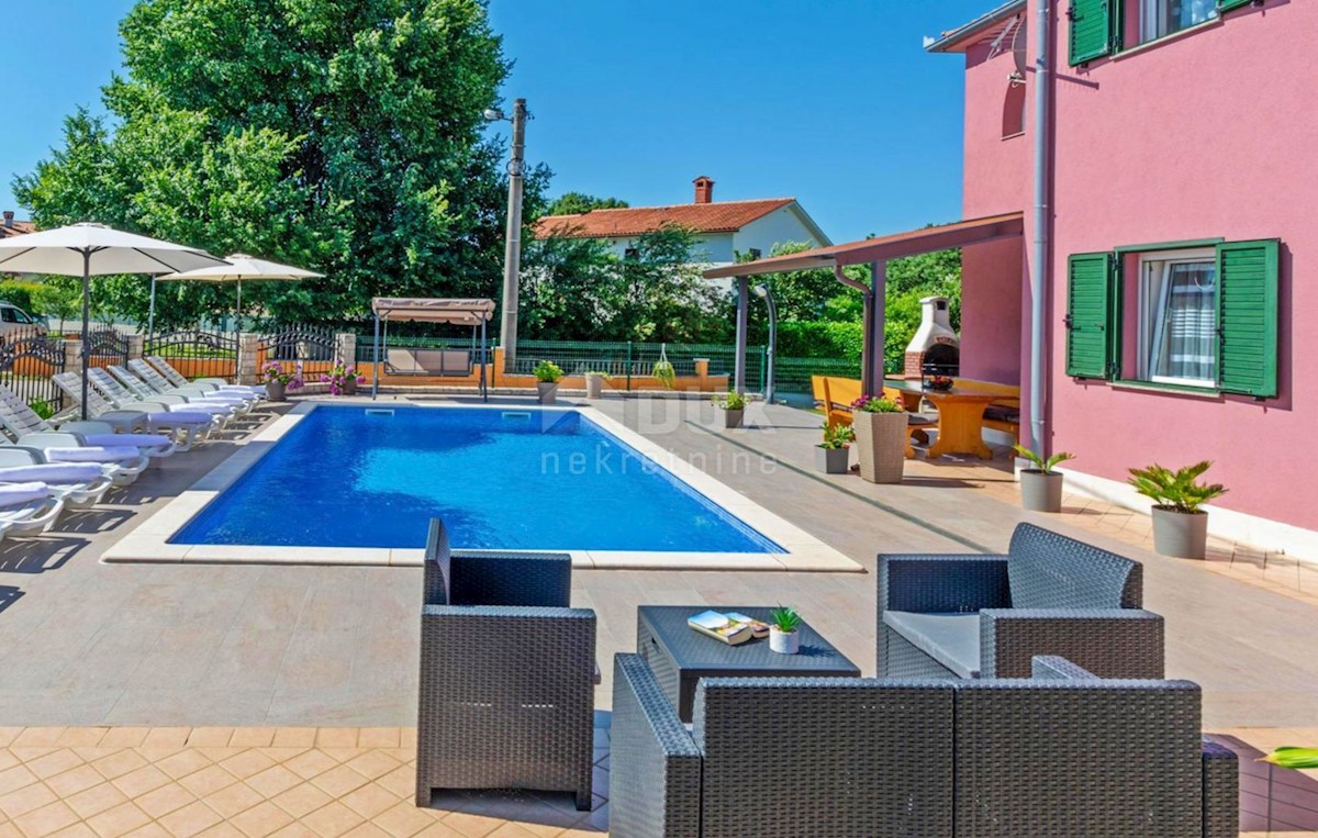 ISTRIA, LABIN - Casa con piscina in periferia