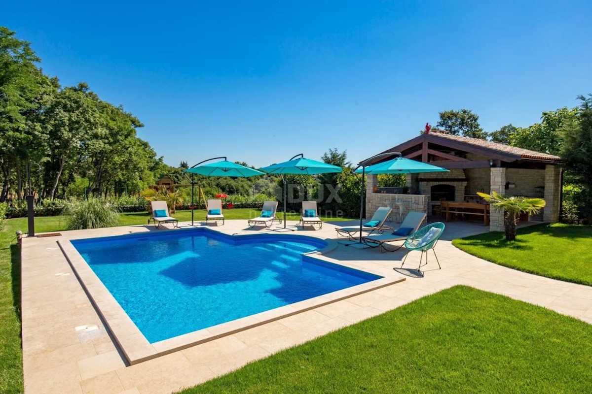 ISTRIA, SVETVINČENAT - Villa in pietra con vista sul bosco