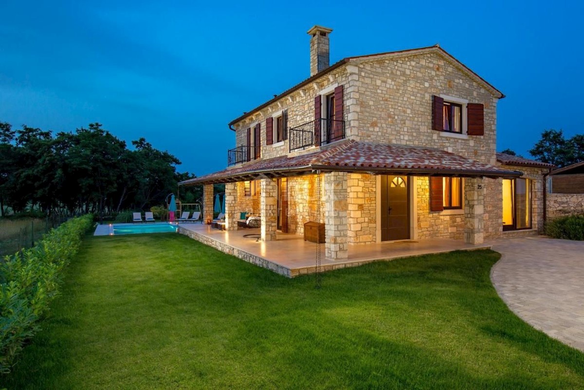 ISTRIA, SVETVINČENAT - Villa in pietra con vista sul bosco