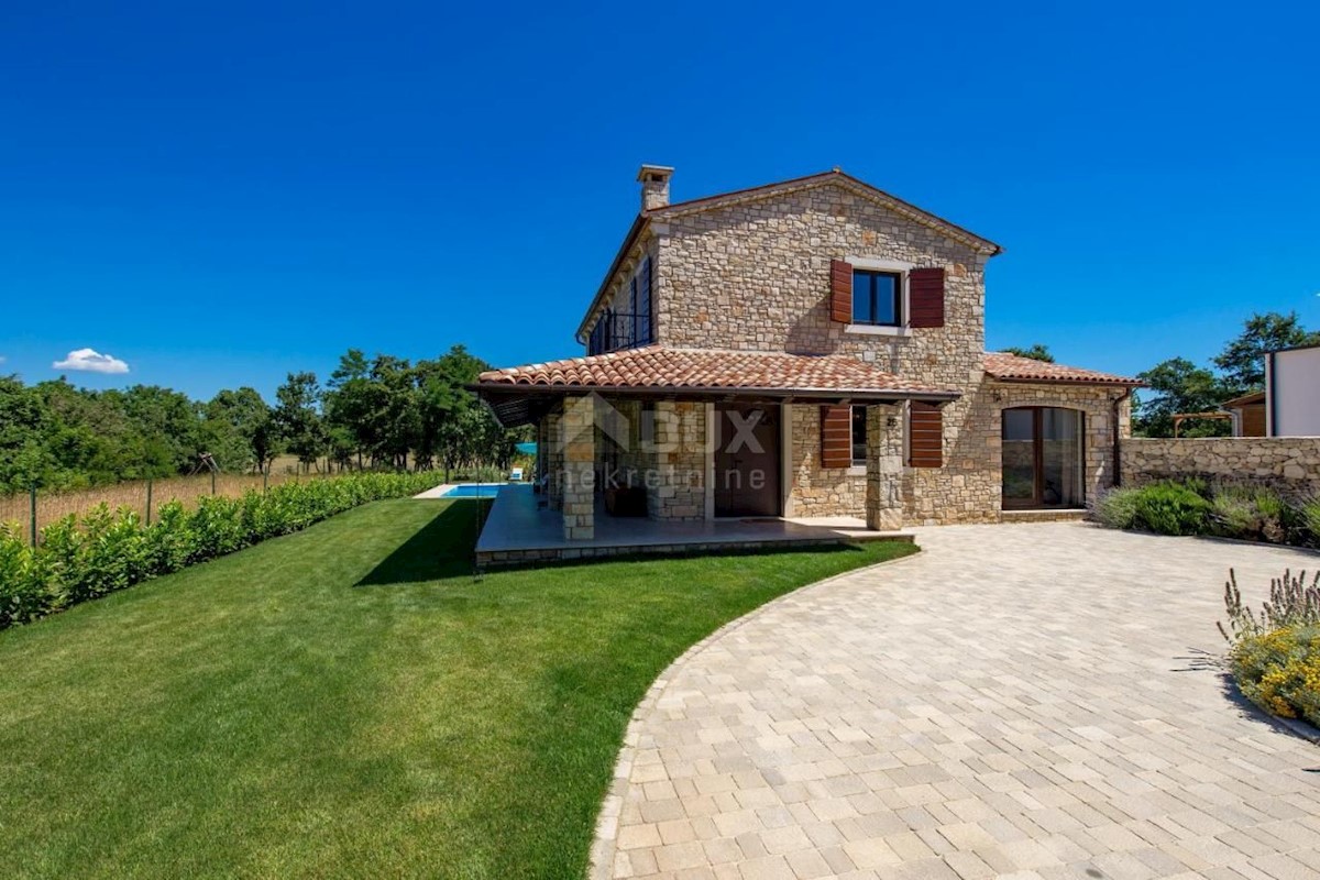 ISTRIA, SVETVINČENAT - Villa in pietra con vista sul bosco