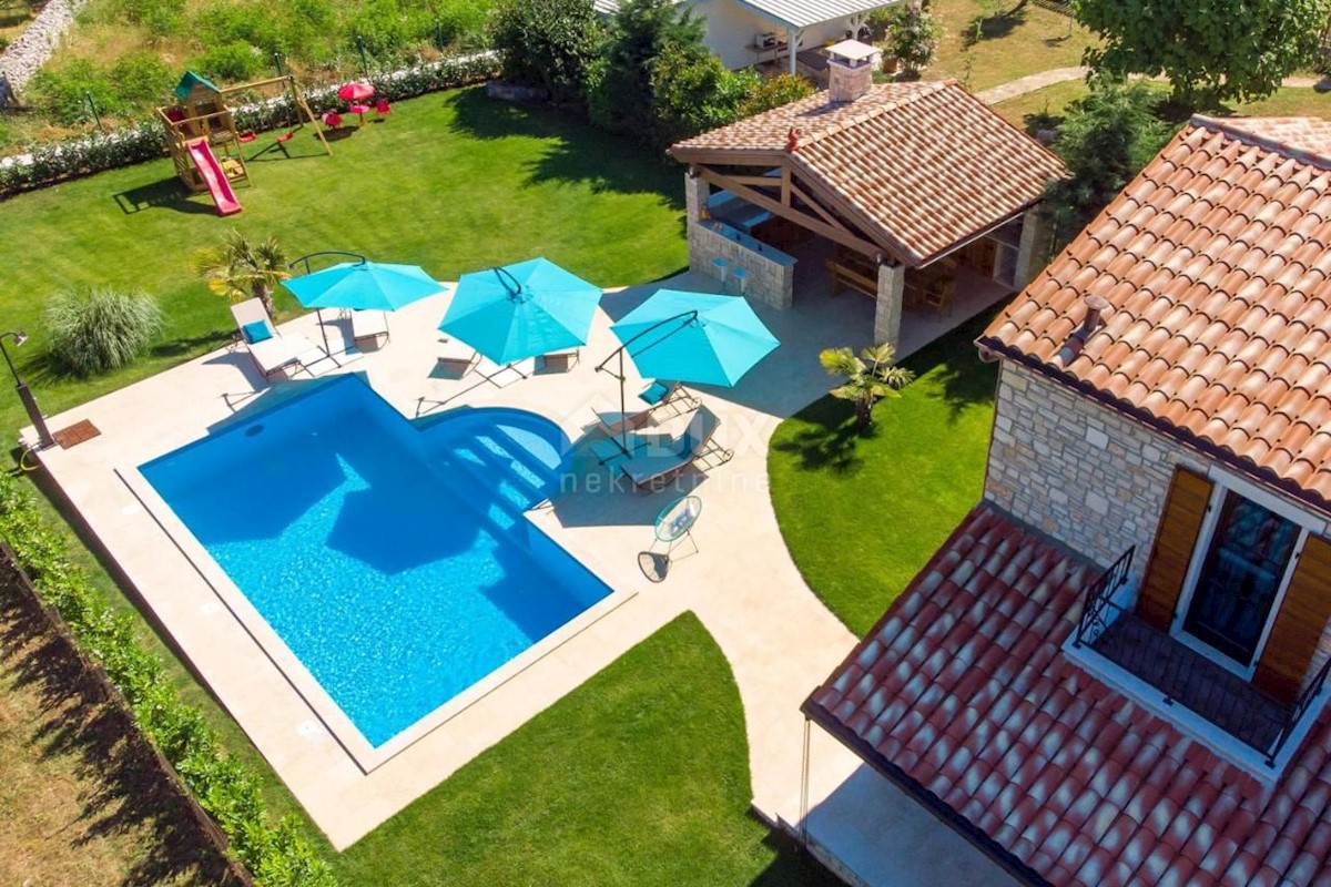 ISTRIA, SVETVINČENAT - Villa in pietra con vista sul bosco