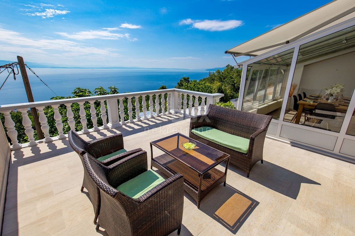 OPATIJA, MATULJI - Villa con vista sul blu del Quarnero