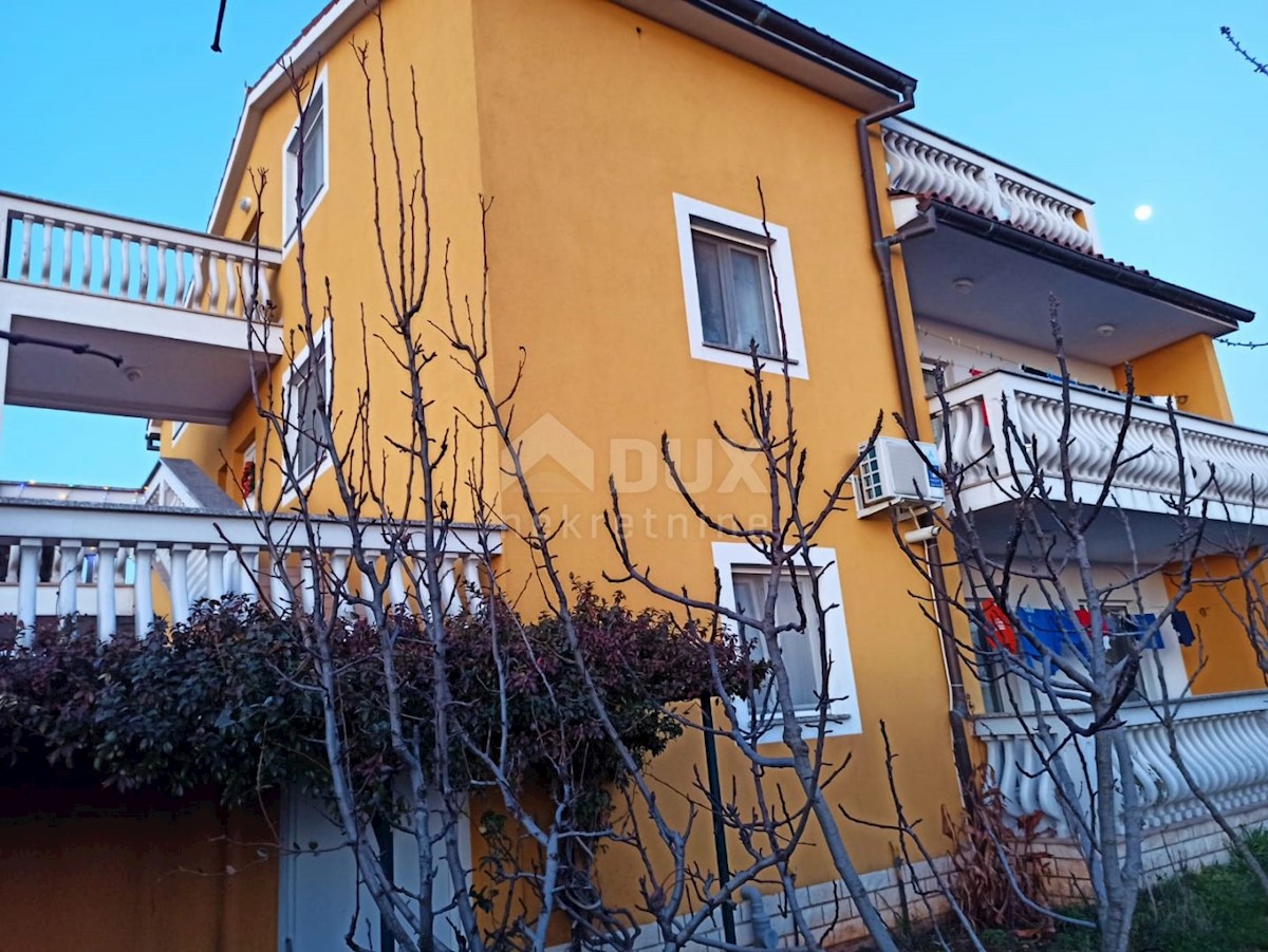 ISTRIA, PULA - Bella casa indipendente in una strada tranquilla con 4 appartamenti