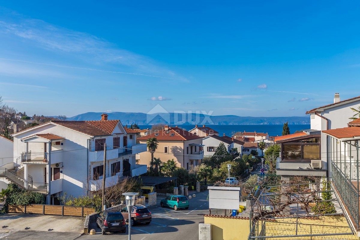 ISOLA DI KRK, NJIVICE - Casa con appartamenti e uffici