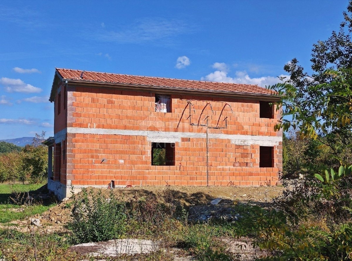 ISTRIA, CEROVLJE - Casa con ampio giardino