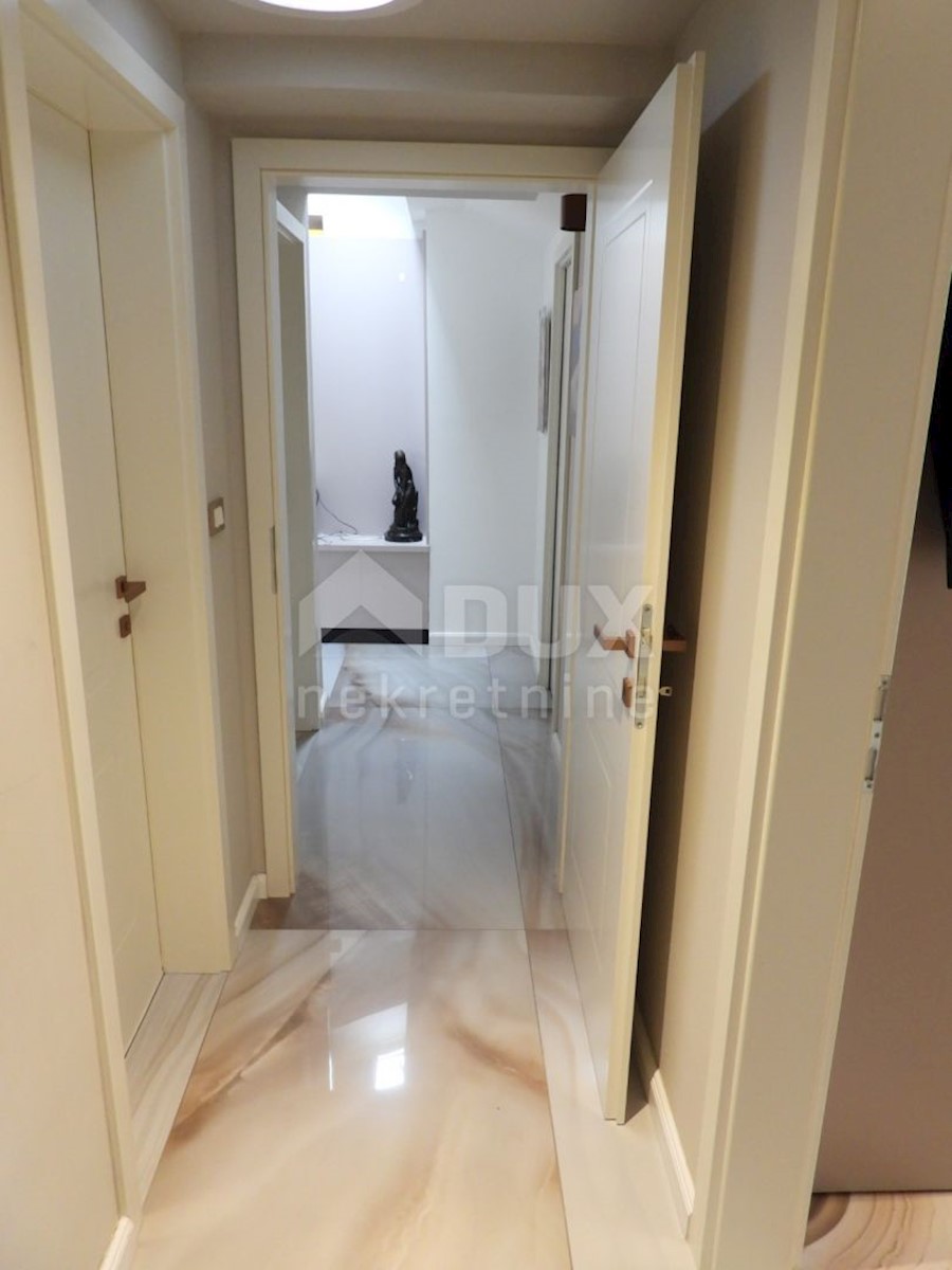 OPATIJA, CENTRO - appartamento su due piani arredato in modo esclusivo 4 camere da letto + bagno 165 m2